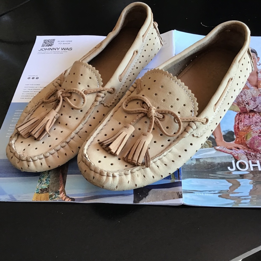 These are so cute..Coach size 7 moccasins tan in great condition!